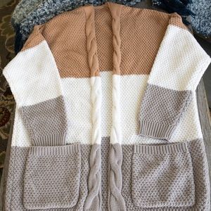 NWOT TRI-COLOR CARDIGAN WITH POCKETS